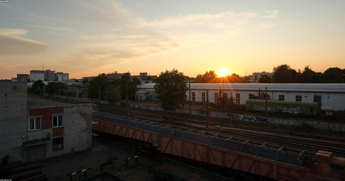 Yoga sulla spiaggia: il perfetto inizio di giornata