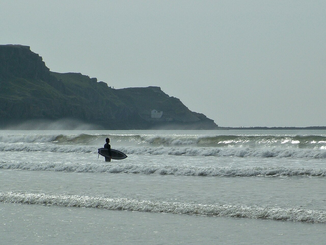 Cosa considerare praticando surf con onde piccole per principianti